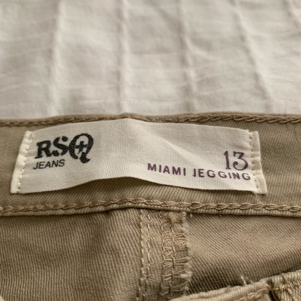 RSQ JEGGING KHAKIS SIZE 13
